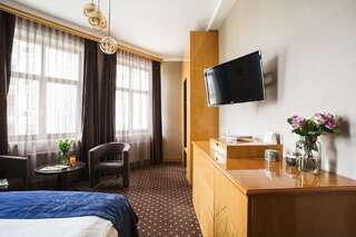 Отель Арк Палас Одесса Улучшенный двухместный номер с 1 кроватью или 2 отдельными кроватями-4